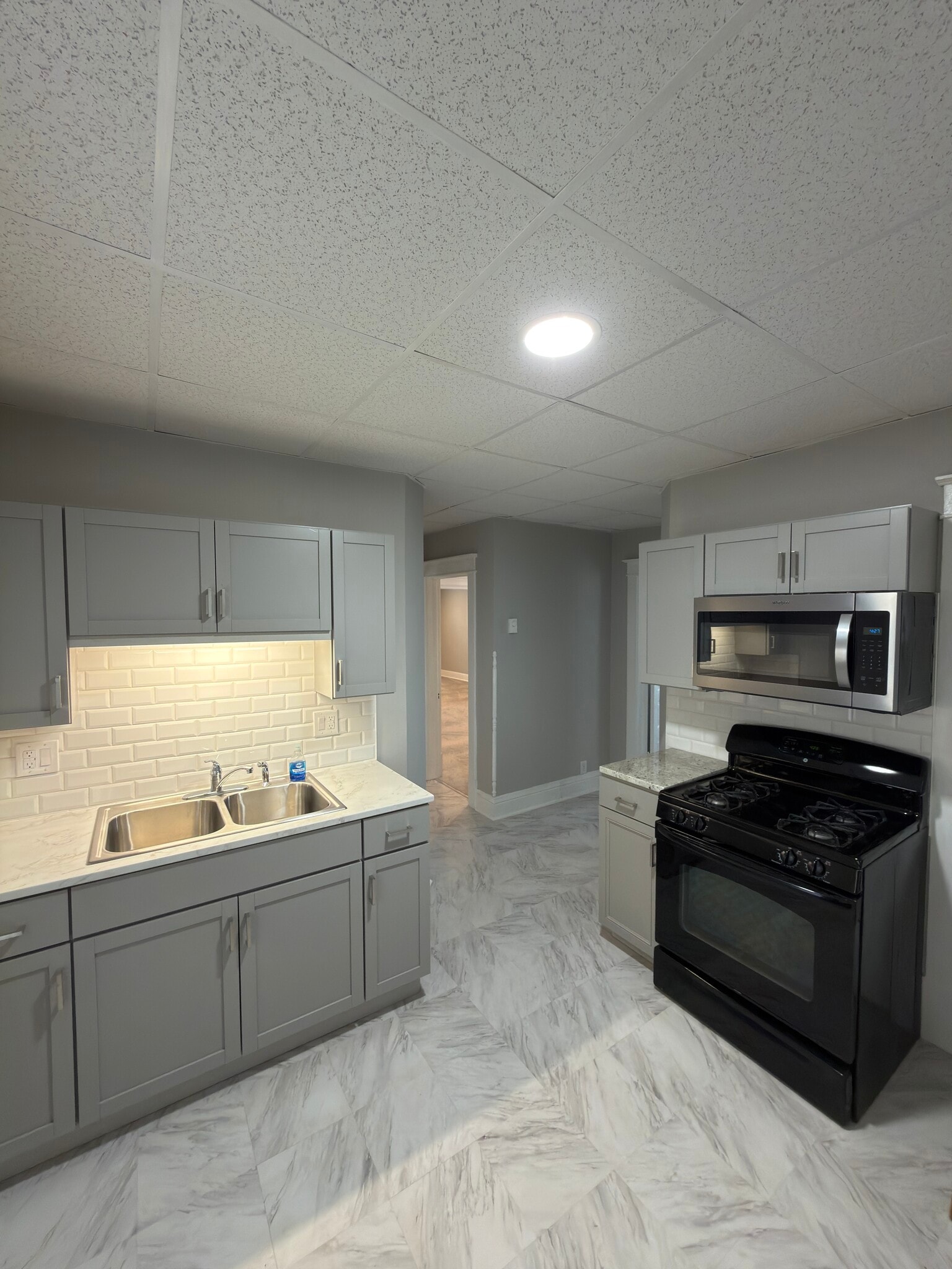 Kitchen - 119 E Raspberry St