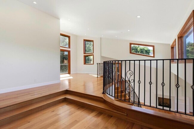 Building Photo - 3911 Pepper Tree Ct