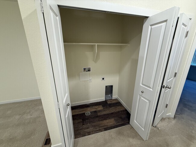 Building Photo - 885 E 98th Ave