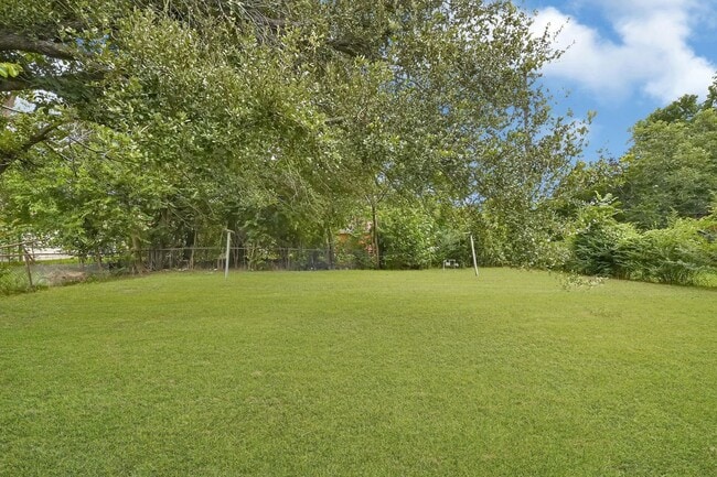 Building Photo - 4319 Howcher St