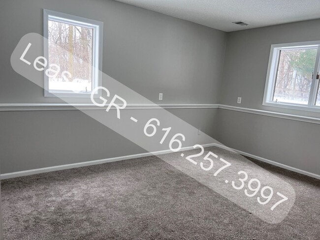 Building Photo - Recently Updated 4 Bedroom Duplex!
