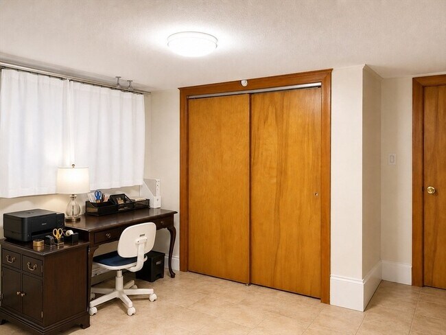 Building Photo - 24 Bencliffe Cir