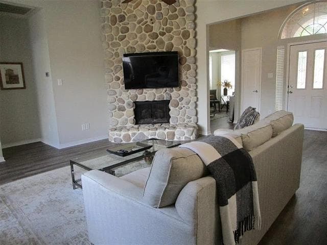 Building Photo - 5815 Willow Wood Ln