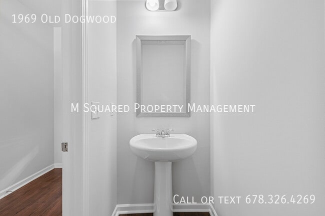 Building Photo - 1969 Old Dogwood