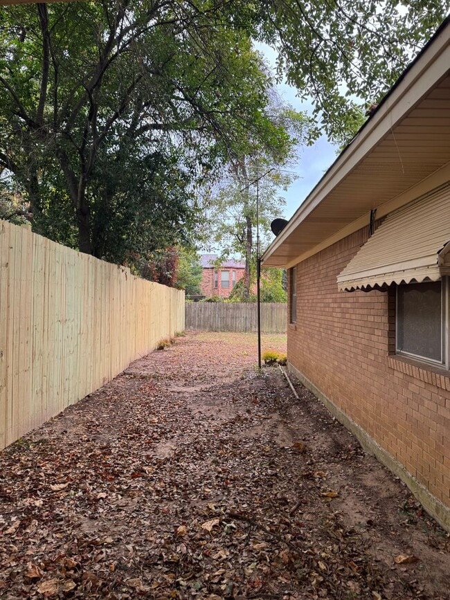 Building Photo - 3/2 Fenced Yard Covered Parking