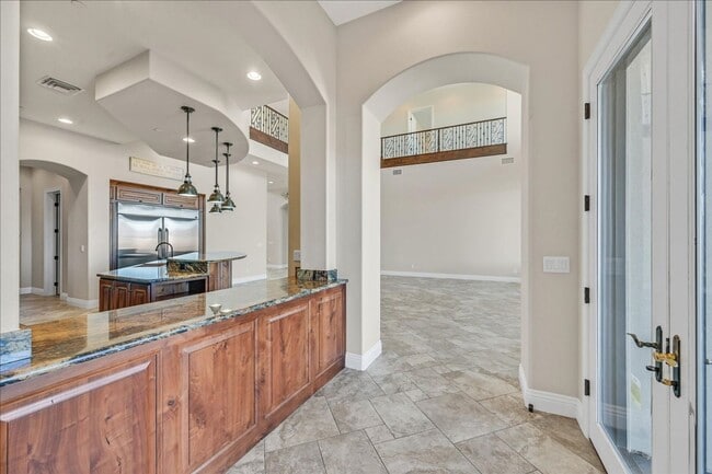 Building Photo - Custom Luxury Home with Strip and Mountain Views!