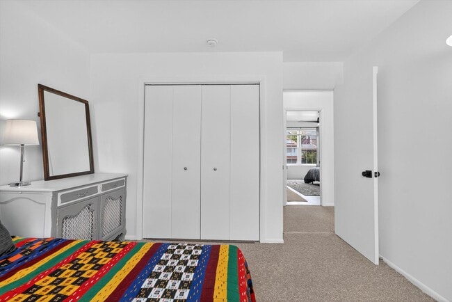 Building Photo - Gorgeous Newly Renovated 3 BR, 2.5 BA Town...