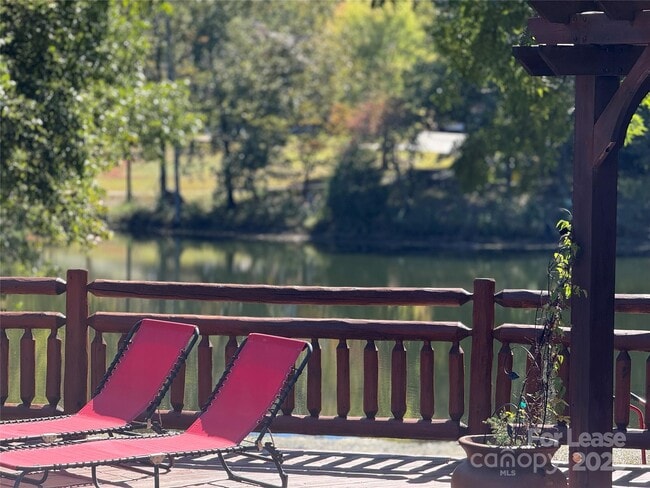 Building Photo - 1011 Lakeshore Dr