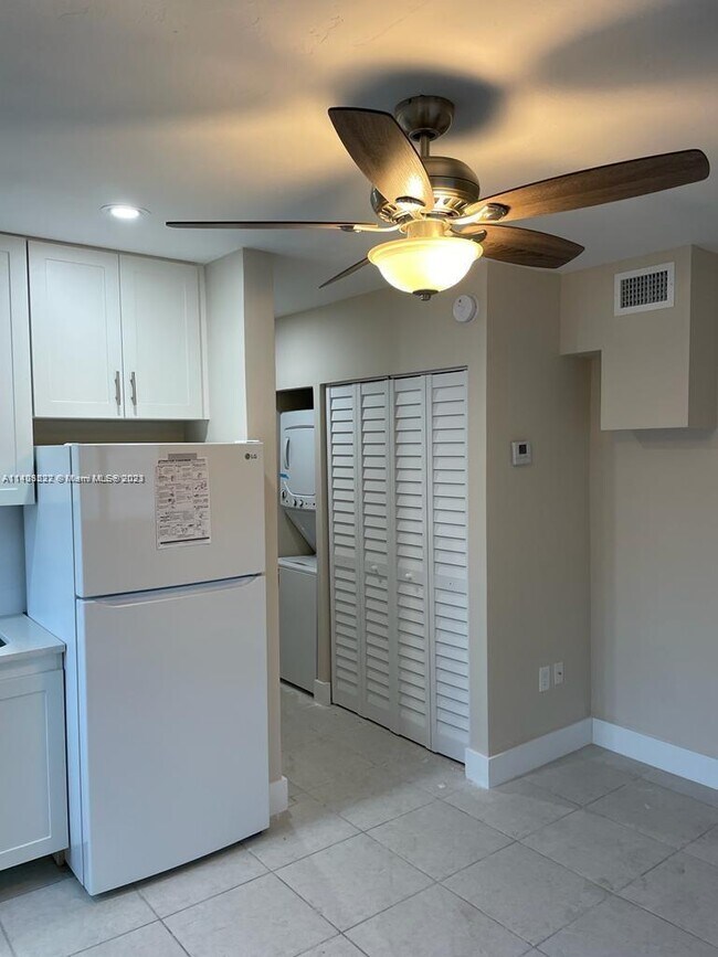 Building Photo - 639 Tamiami Blvd