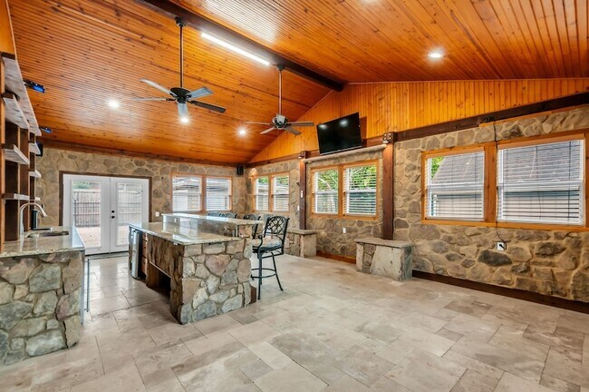 Building Photo - 7453 Harrow Dr