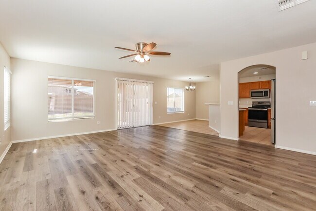 Building Photo - 31254 N Blackfoot Dr