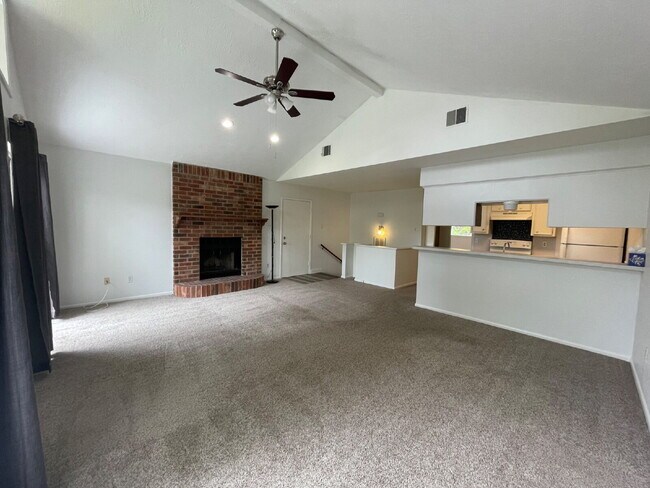 Building Photo - Enjoy living in Panorama Village and enjoy all it has to offer: 27-hole golf course, 3 city parks...
