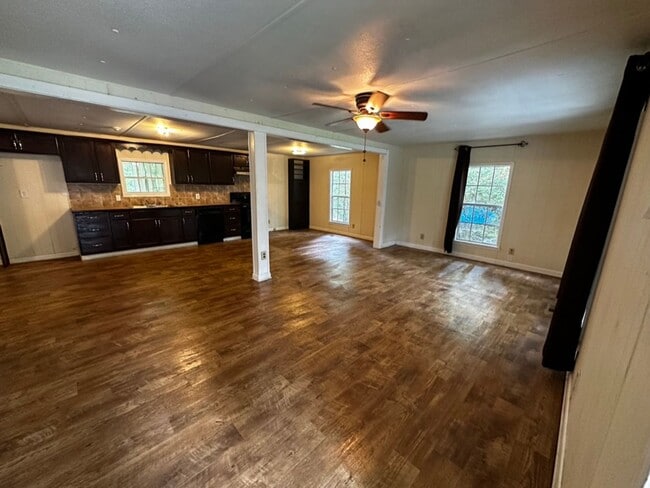 Building Photo - 4 Bedrooms, 2 Bathrooms - Home in Cartersville!