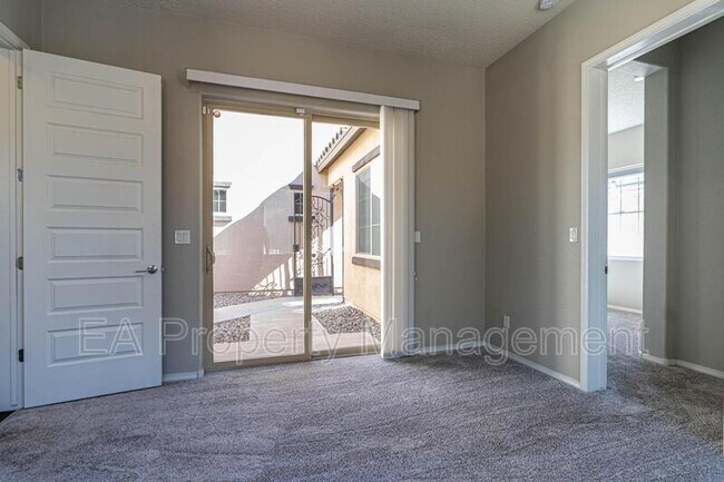 Building Photo - 827 Mesa Roja Trail NE