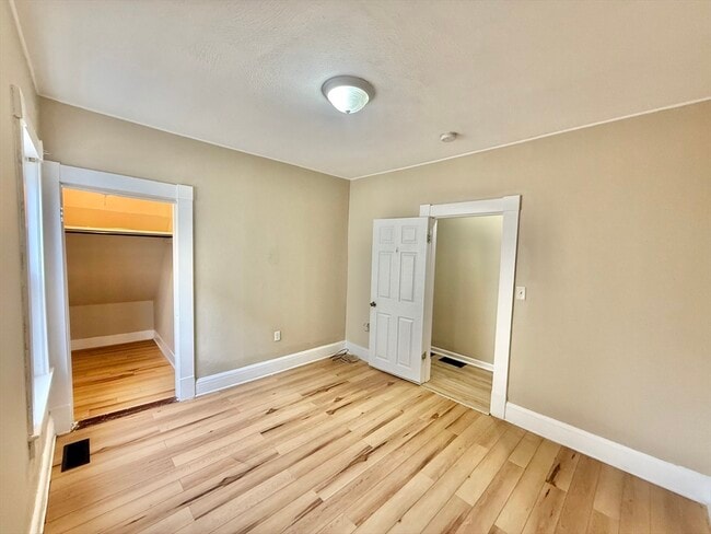 Building Photo - 136 Gershom Ave