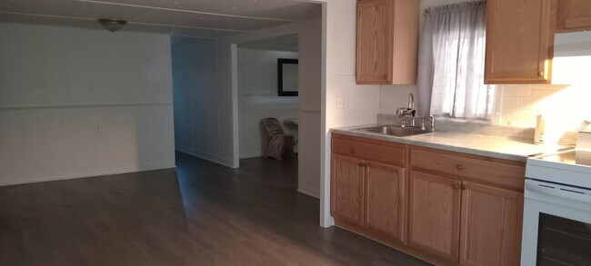 Building Photo - 4510 Granada Ave