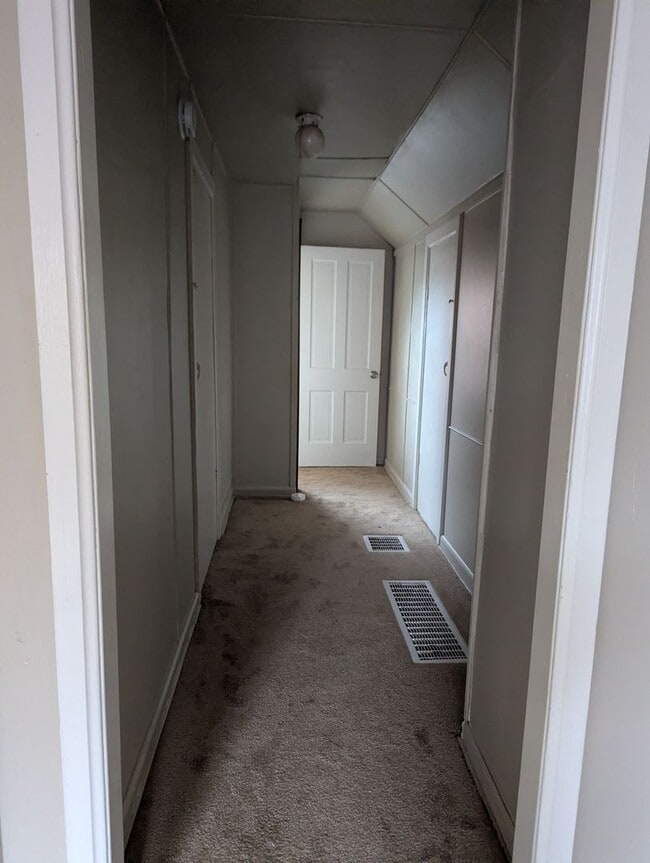 Building Photo - Charming 3-Bedroom Property in Prime Location