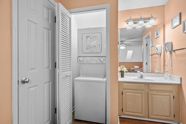 Building Photo - All Inclusive Seasonal Rental Available NOW-3/31/2026