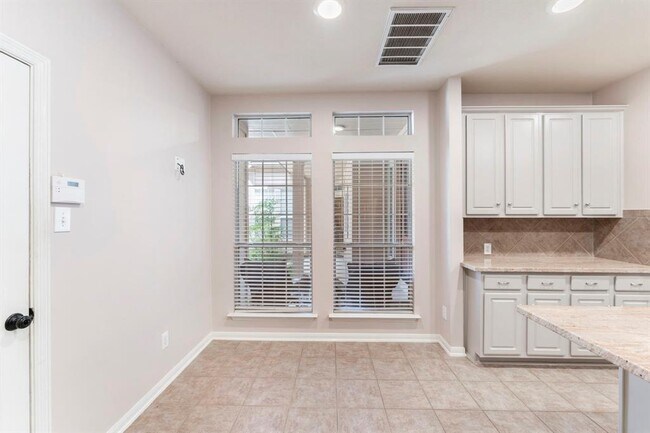 Building Photo - 46 Alderon Woods Pl