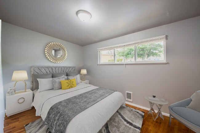 Building Photo - 1487 S Columbian Way