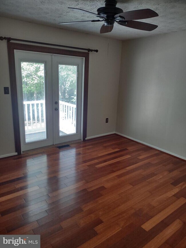 Building Photo - 351 Skyview Dr