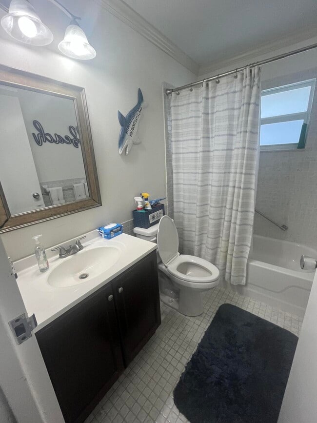 Building Photo - 132 Monaco Ct