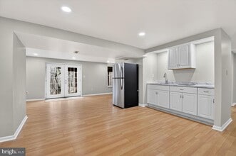 Building Photo - 1900 Middlebridge Dr