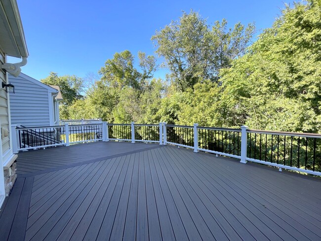 Building Photo - Spectacular 4 Bed 3.5 Bath Townhouse In Br...