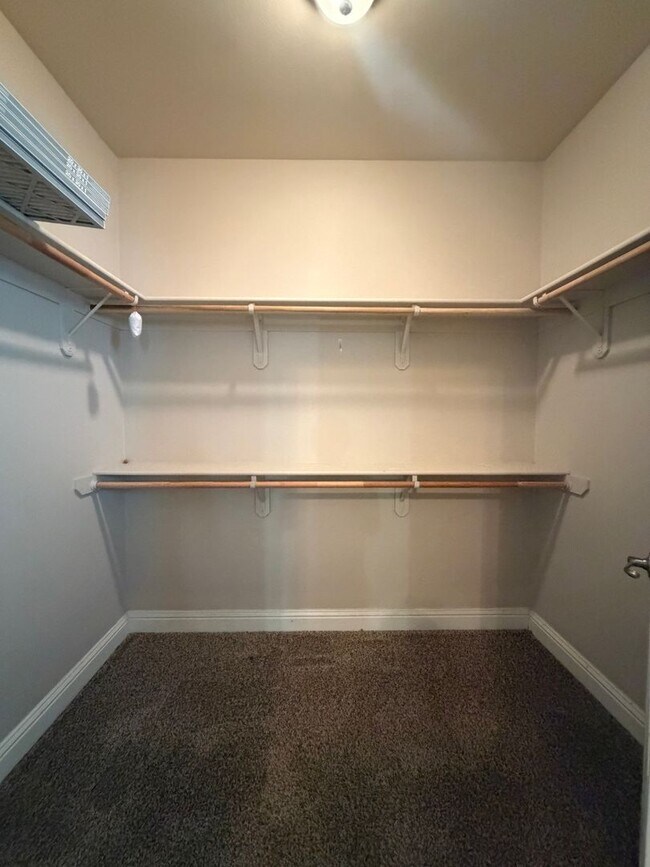 Building Photo - 2710 Orange Tree Dr