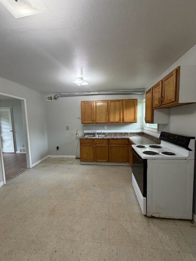 Building Photo - 3003 Greenbelt Dr