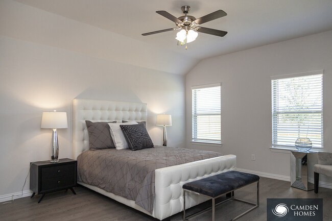 Building Photo - 651 Pinnacle Dr
