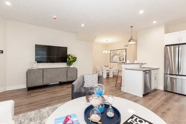 Building Photo - 1741 Deer Park Ave