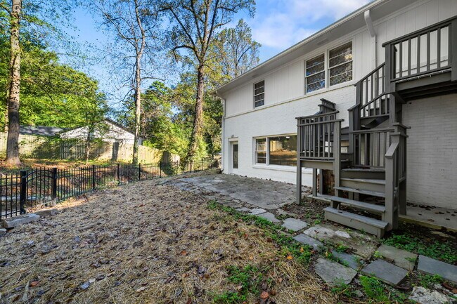 Building Photo - Move in before December 31st and get $100 OFF your rent for the first 3 months — PLUS a $250 Amaz...