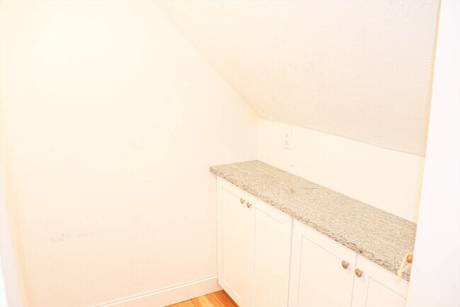 Building Photo - 133 Kendrick Ave