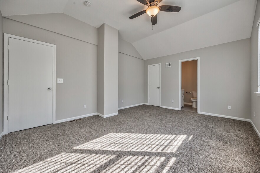 Building Photo - 1489 E 120th St