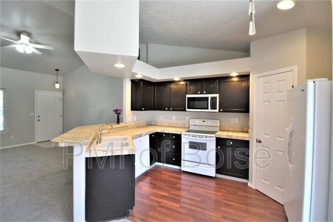 Building Photo - 3300 N Elmstone Ave