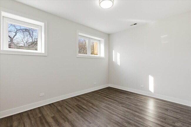 Building Photo - 4101 S Drexel Blvd