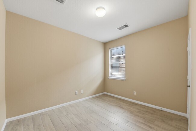 Building Photo - 1702 Bonnyton Ln