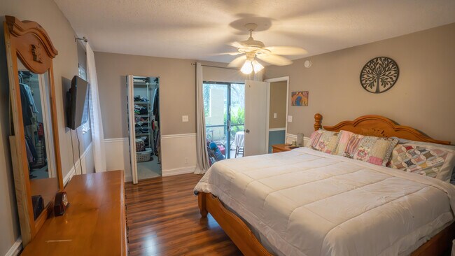 Building Photo - 2015 Coral Ridge Dr
