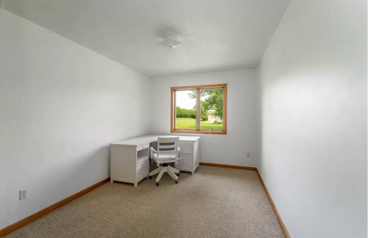 Building Photo - W2736 Brookhaven Dr