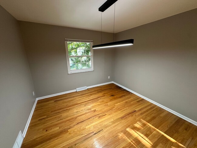 Building Photo - Stunning Single Family Home in “The Knolls”
