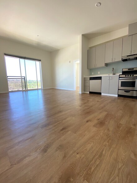 Building Photo - Bayview West Apartments