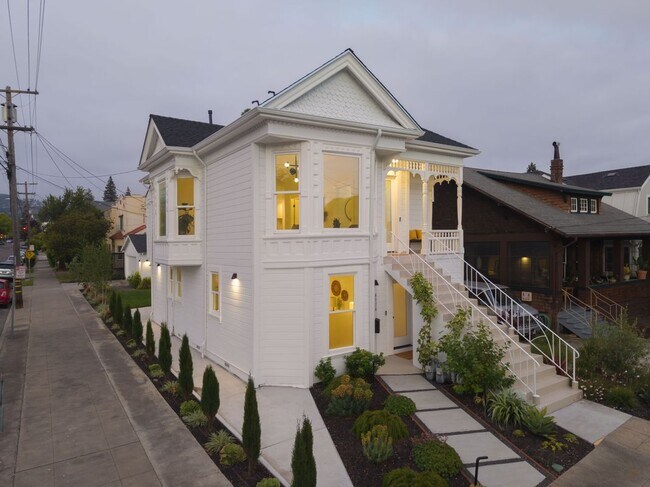 Building Photo - 6526 Raymond St