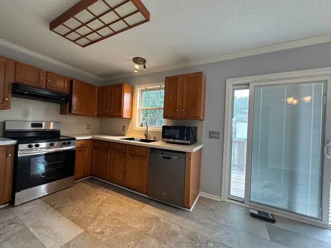 Building Photo - 228 Northview Dr