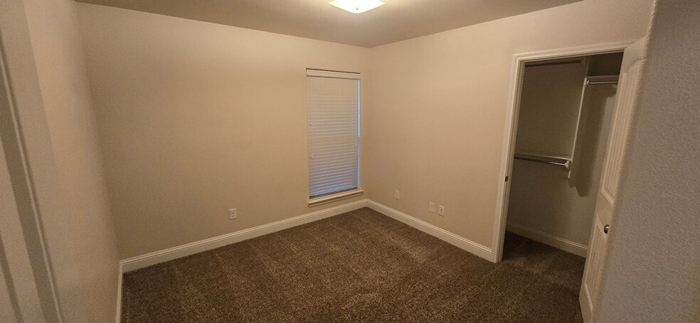 Building Photo - 9500 Sagebrush Ave