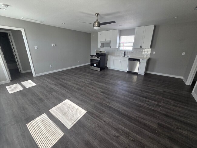 Building Photo - 9806 Fillmore St