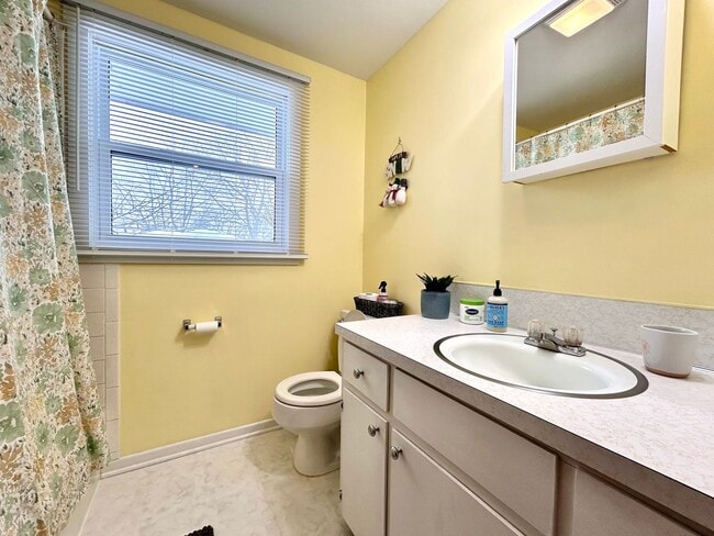 Building Photo - Four Bedroom Home in Southeast Grand Rapids