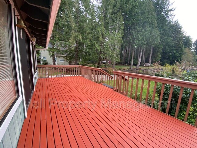 Building Photo - 2370 E Phillips Lake Loop Rd