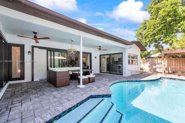 Building Photo - 5800 NE 18th Ave