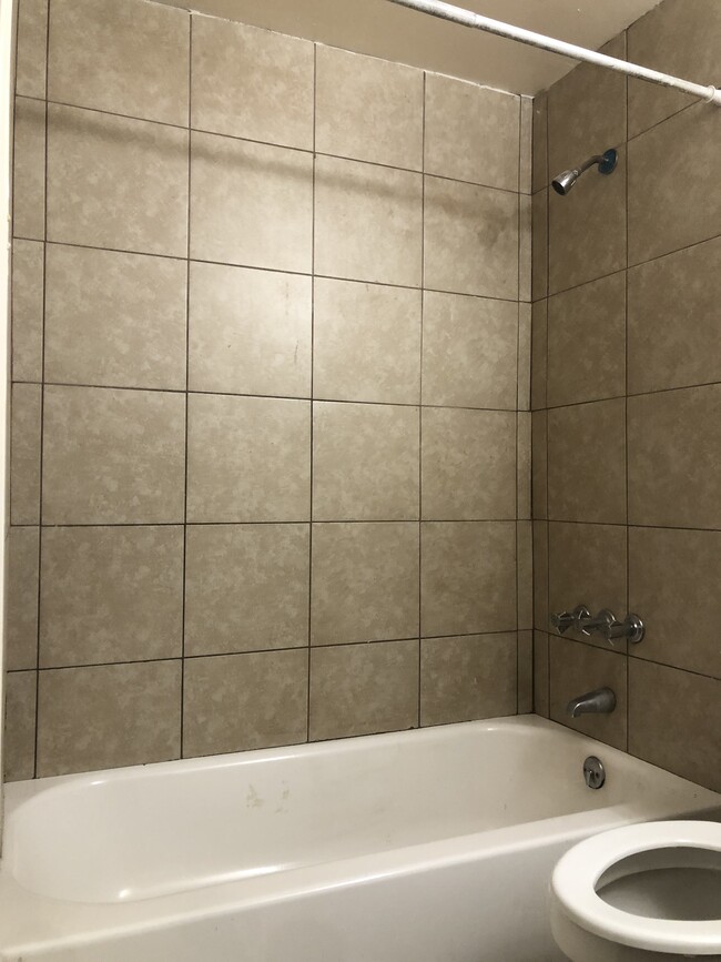 Bathroom / Shower - 4011 Middlehurst Ln